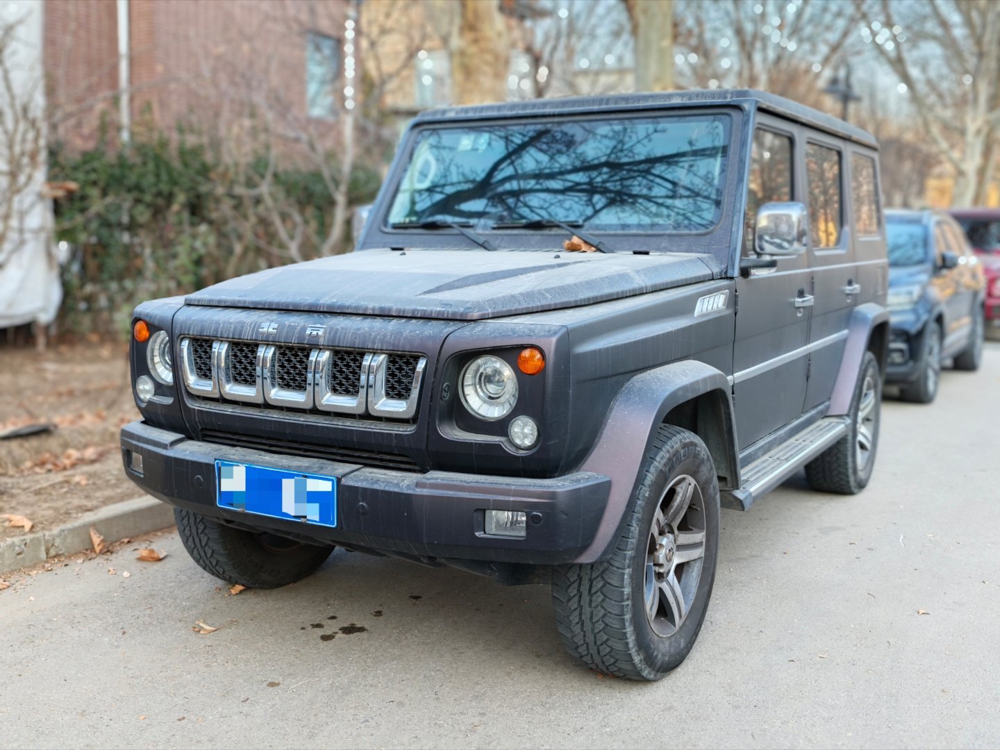 回到小十年前，能掏出三十万买一台BJ80的，也不是普通人，可能就图个帅吧我们都知