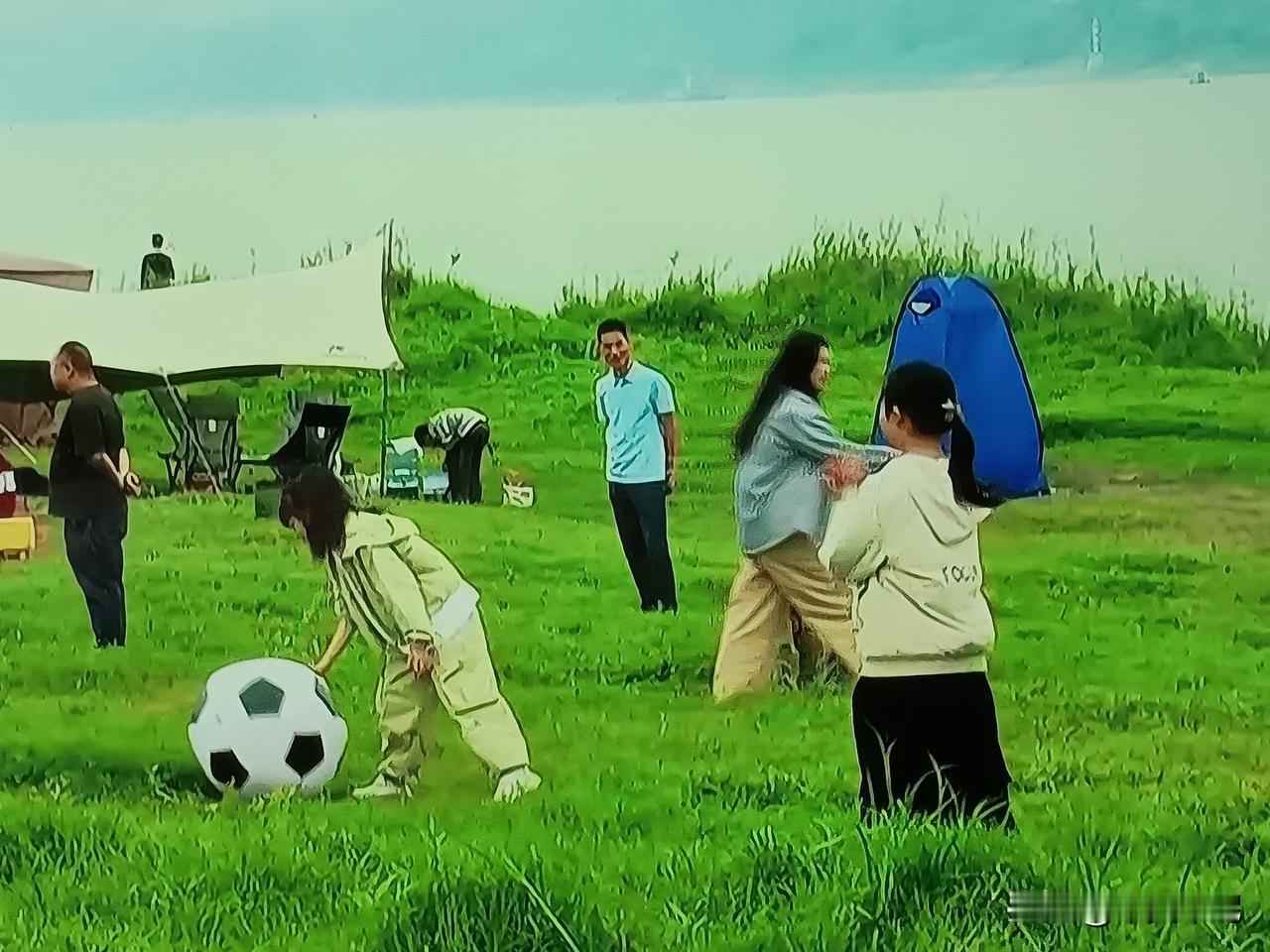 我认为约定规则，培养孩子的自我约束意识，这样的管理对孩子是正确的方法。
约定规则