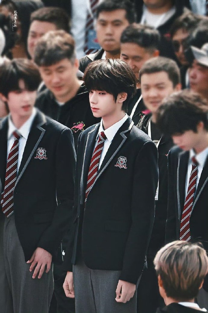 TF四代开机状态 我们的少年时代2学院风造型 我们的少年时代2学院风造型，TF四