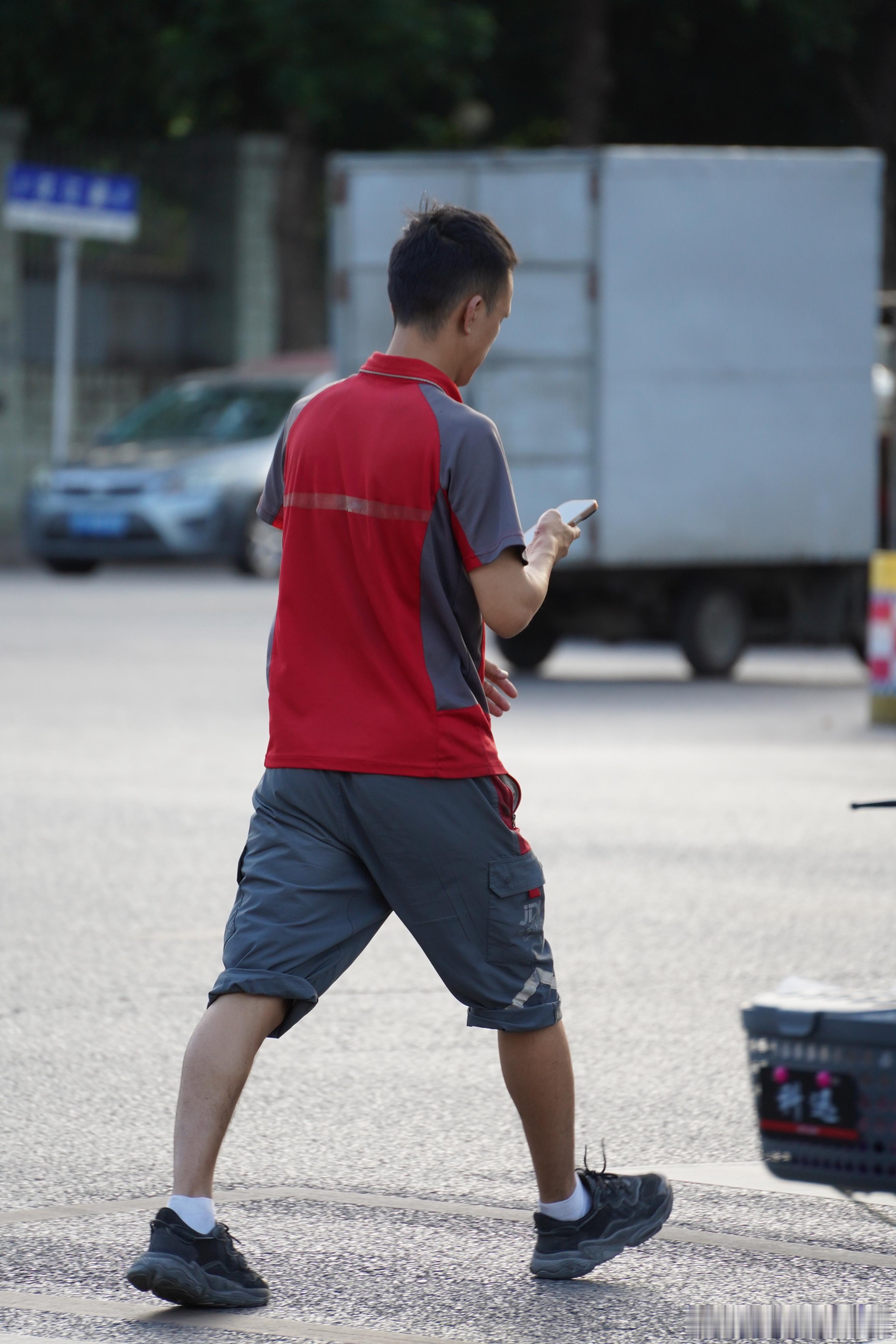走在撒满阳光的路上永不停歇 