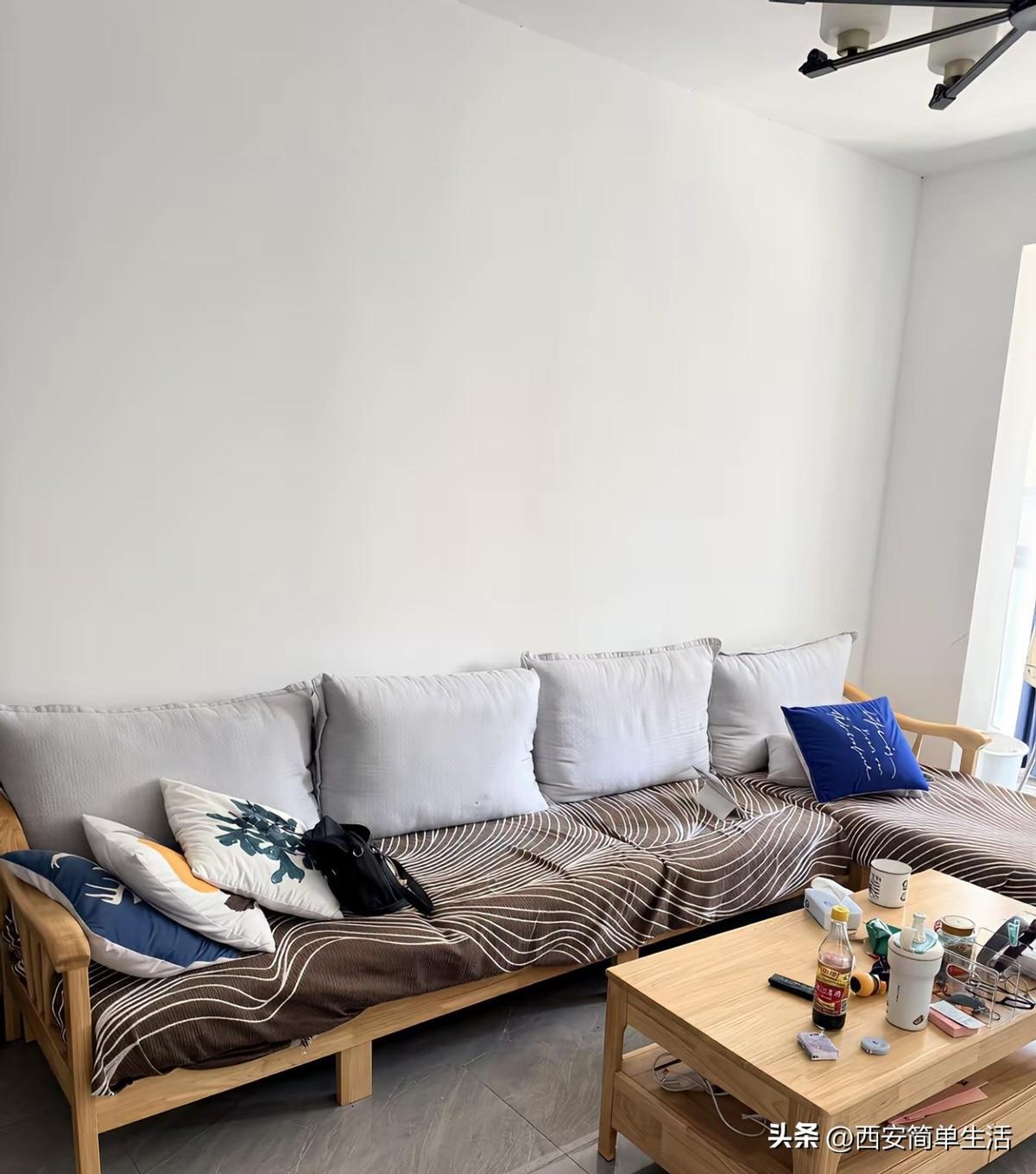 房东降价求租，公寓和住宅都租不出去。你以为是市场不好？其实是年轻人，跑光了。
你