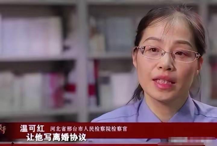 河北，一女子被村霸长期胁 迫保持不正 当 关系。当晚，村霸醉 酒后翻墙闯入女子家