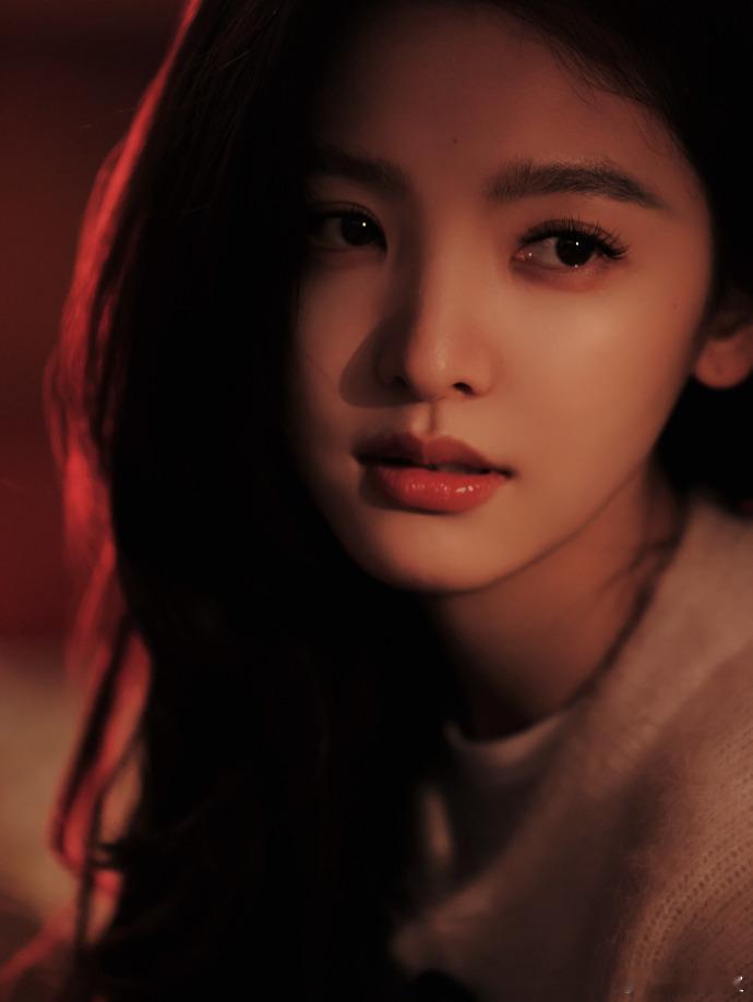 章若楠咖位《想把你和时间藏起来》官宣章若楠，奔赴一场关于时间关于沈千盏的约定期待