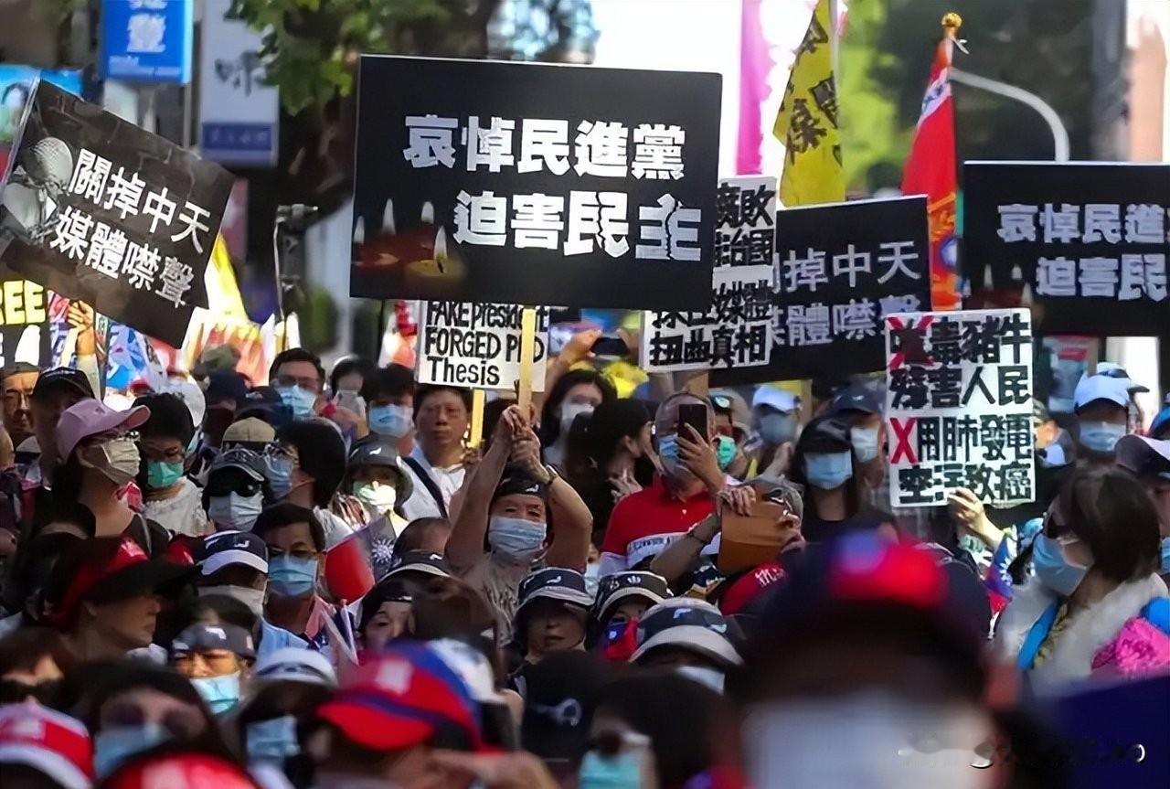 大罢免惨败！台湾民心已醒：两岸一家亲才是正道
 
各位老铁，最近台湾岛内闹得沸沸