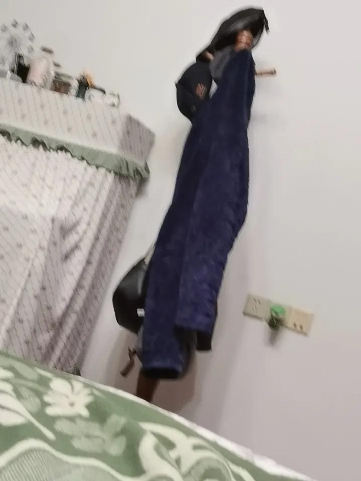 【小寒来临】
天气逐步降温，天气冷了，注意保暖，翻出老棉睡衣，和裤子。
冬天穿着