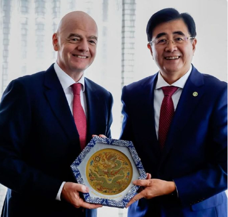 因凡蒂诺晒照与宋凯合影 温哥华会面，国际足联点赞中国足球！因凡蒂诺晒出与宋凯的合