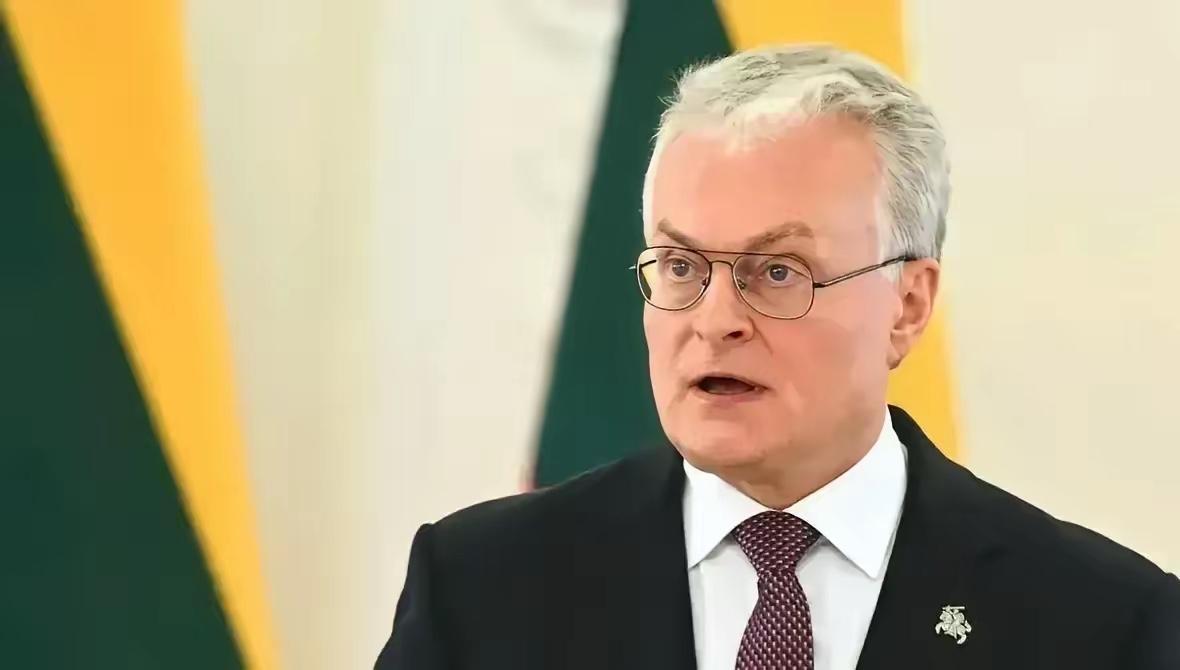 立陶宛总统瑙塞达可能已经瑟瑟发抖，据报道，特朗普称正“认真考虑”美国退出北约。