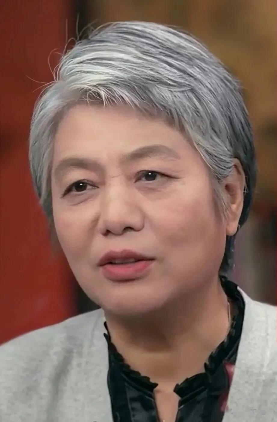 李玫瑾说:我去监狱调研的时候，认识一个很疯狂的罪犯，六进宫，20多岁开始，现在六