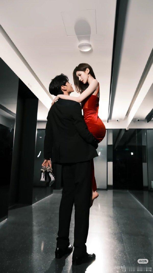蔡依林打歌秒变军训现场 蔡依林这打歌现场，粉丝应援比军训还带劲！声儿大到快掀屋顶