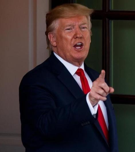 盖世普言！有人当面问特朗普：“世界上还有谁能管得了你？”他没有躲闪，直接接过了话