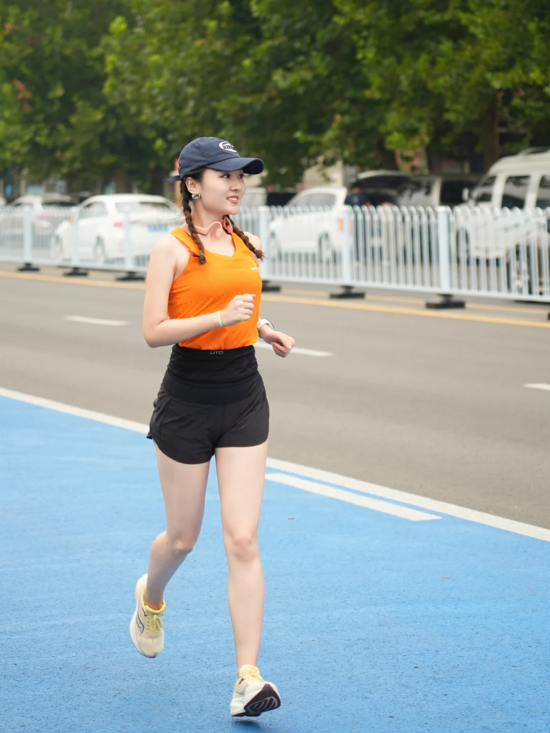 晨跑10公里 备战天津A类赛事 官兔领先跑