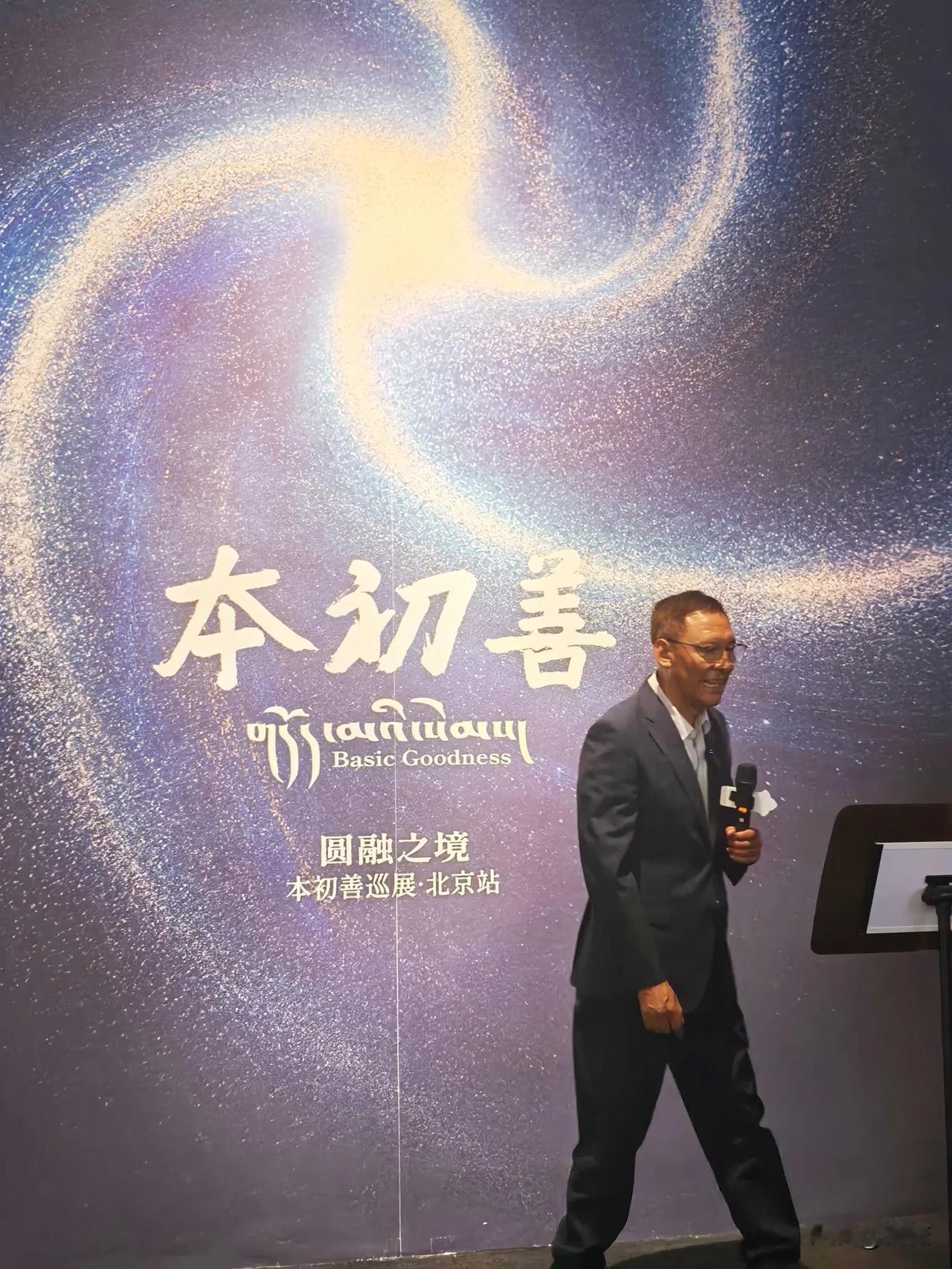 周末的798是另外一种北京，艺术展厅，个性小店，咖啡餐馆，错落有致，空间舒畅，非