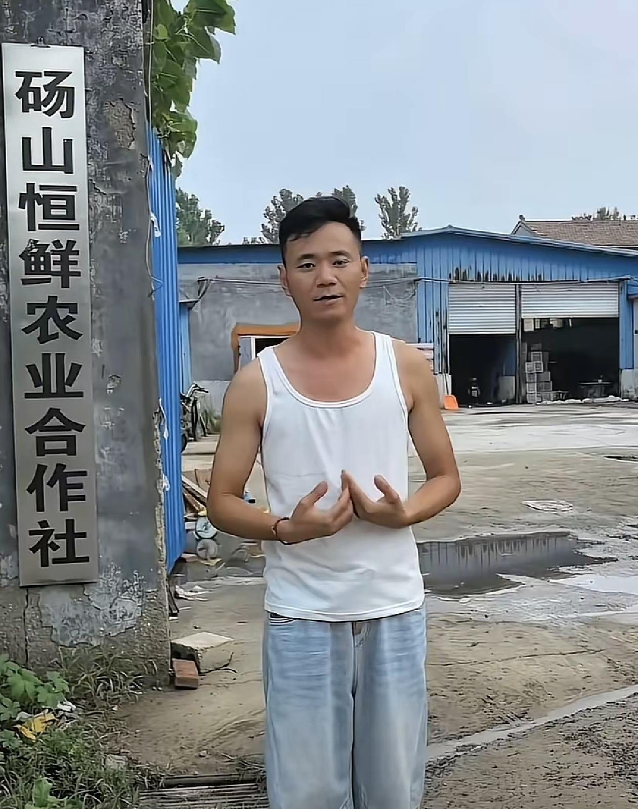 家人们姐姐们早晨好，现在早晨5点多，姗姗看到厉怀远这两天发文。
他这次算想明白了