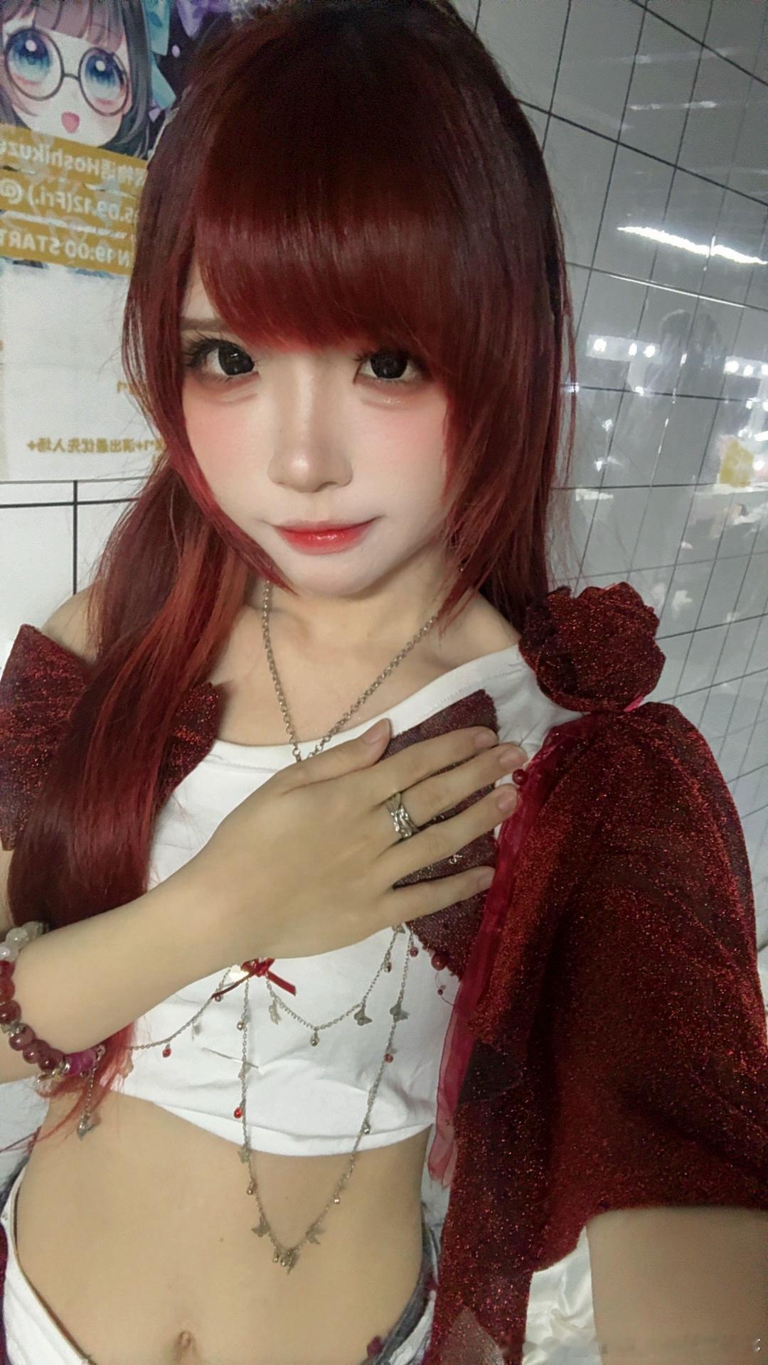 今天是王子役袭来我骄傲的小玫瑰在毛衣下面成垫肩了2333 