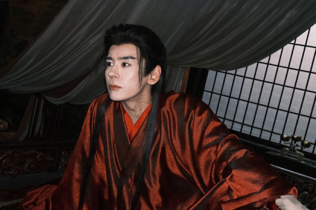 魏哲鸣新剧杀青发文、魏哲鸣杀青vlog魏哲鸣杀青发文搭配vlog，圆满完成与萧玦
