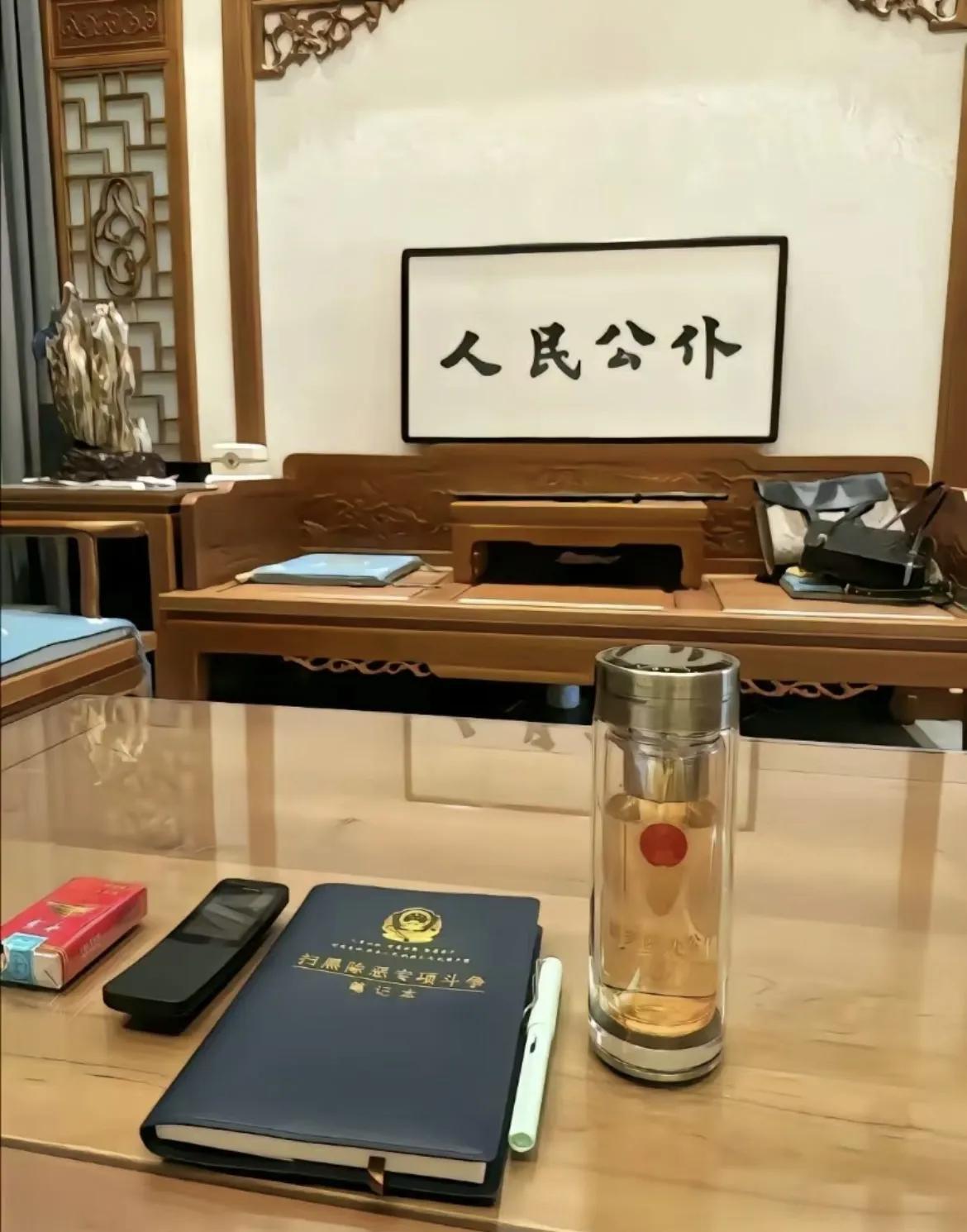 你仔细观察一下身边真正的有钱人，就会发现他们有一个共同点: 明明知道某个人不行，