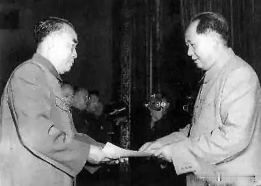 1955年最破例授衔！名将被拟授大校，三位元帅联名求情，毛主席一锤定音
 
19