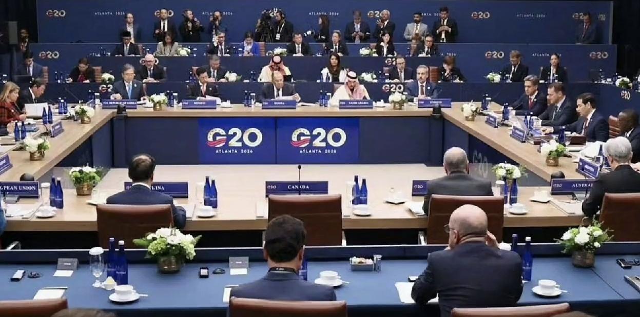 欧洲人的偏执，不合影只是他们的一种政治表演

俄罗斯外长拉夫罗夫在美国亚特南大出