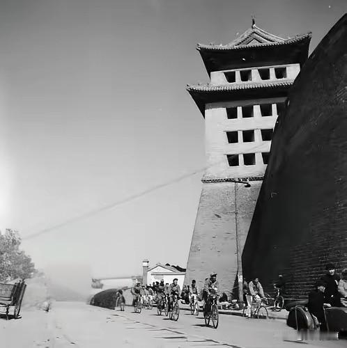 莫以今时尺，量旧时山河：北京古城墙拆留之争的历史思辨
 
古董不可不好，也不可太