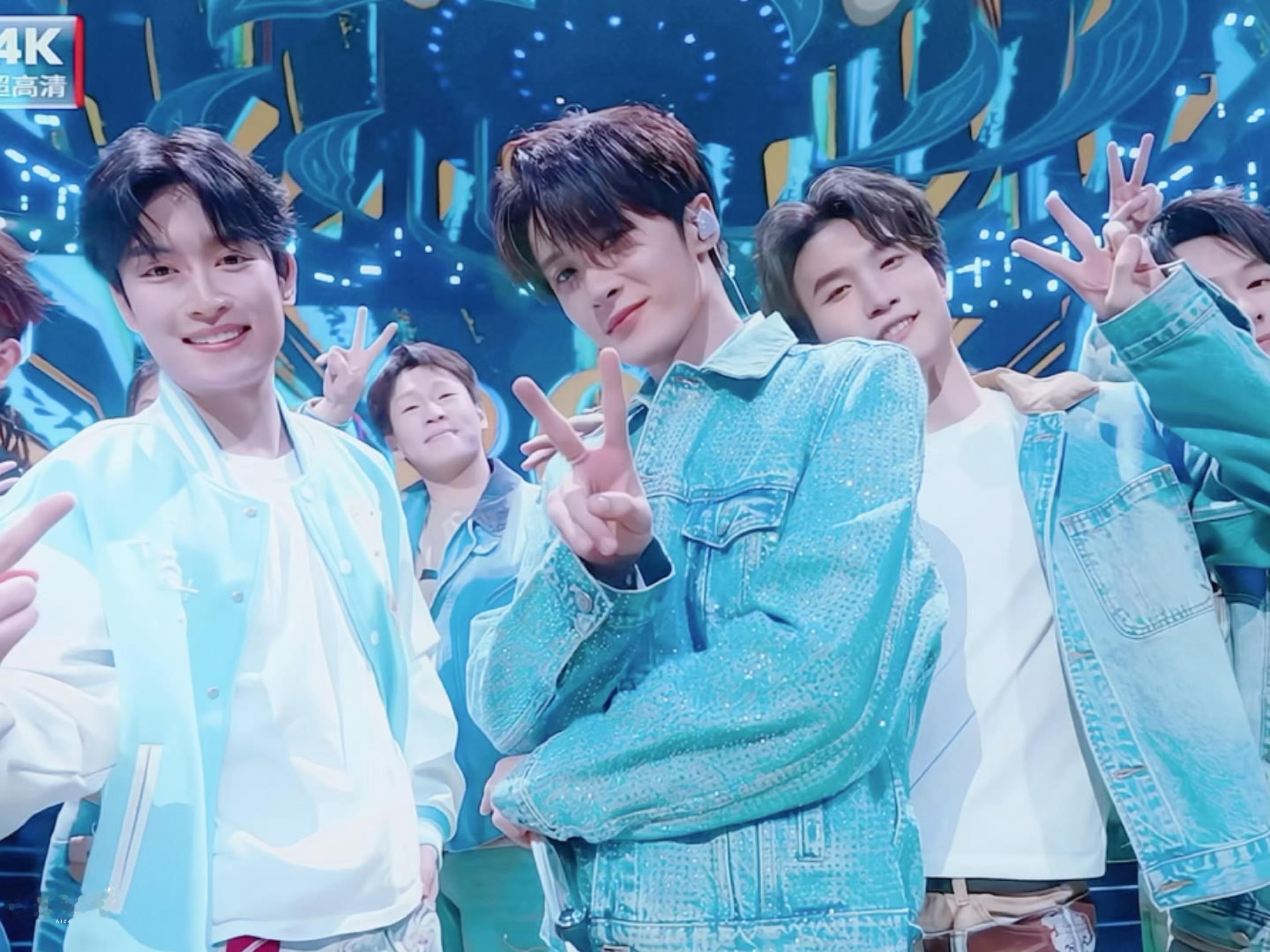 这个挑眉檀健次唱跳状态满分 /檀健次北京台春晚新歌舞台首秀