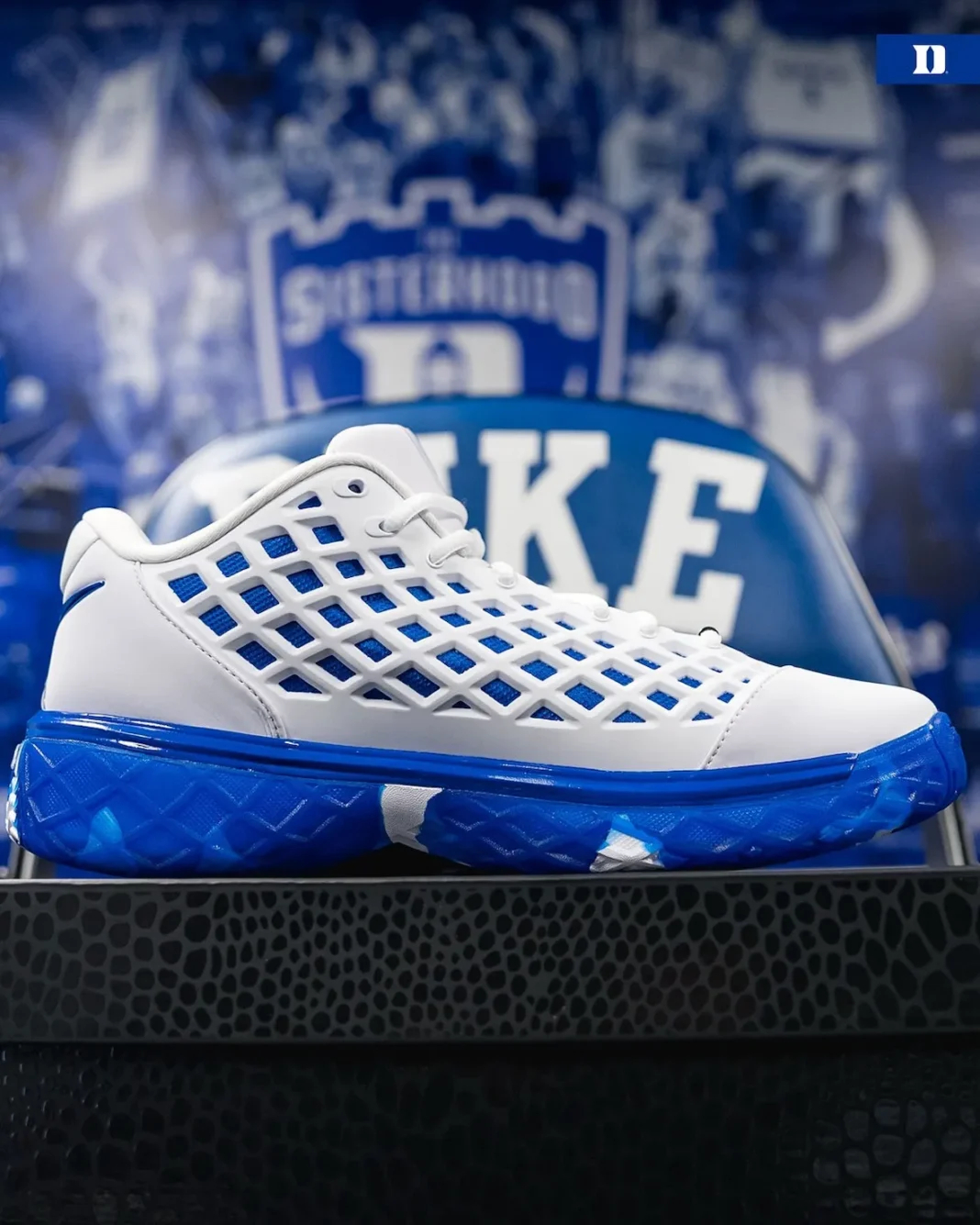 杜克大学专属 Nike Kobe 3 Low Protro PE 亮相了。每次看