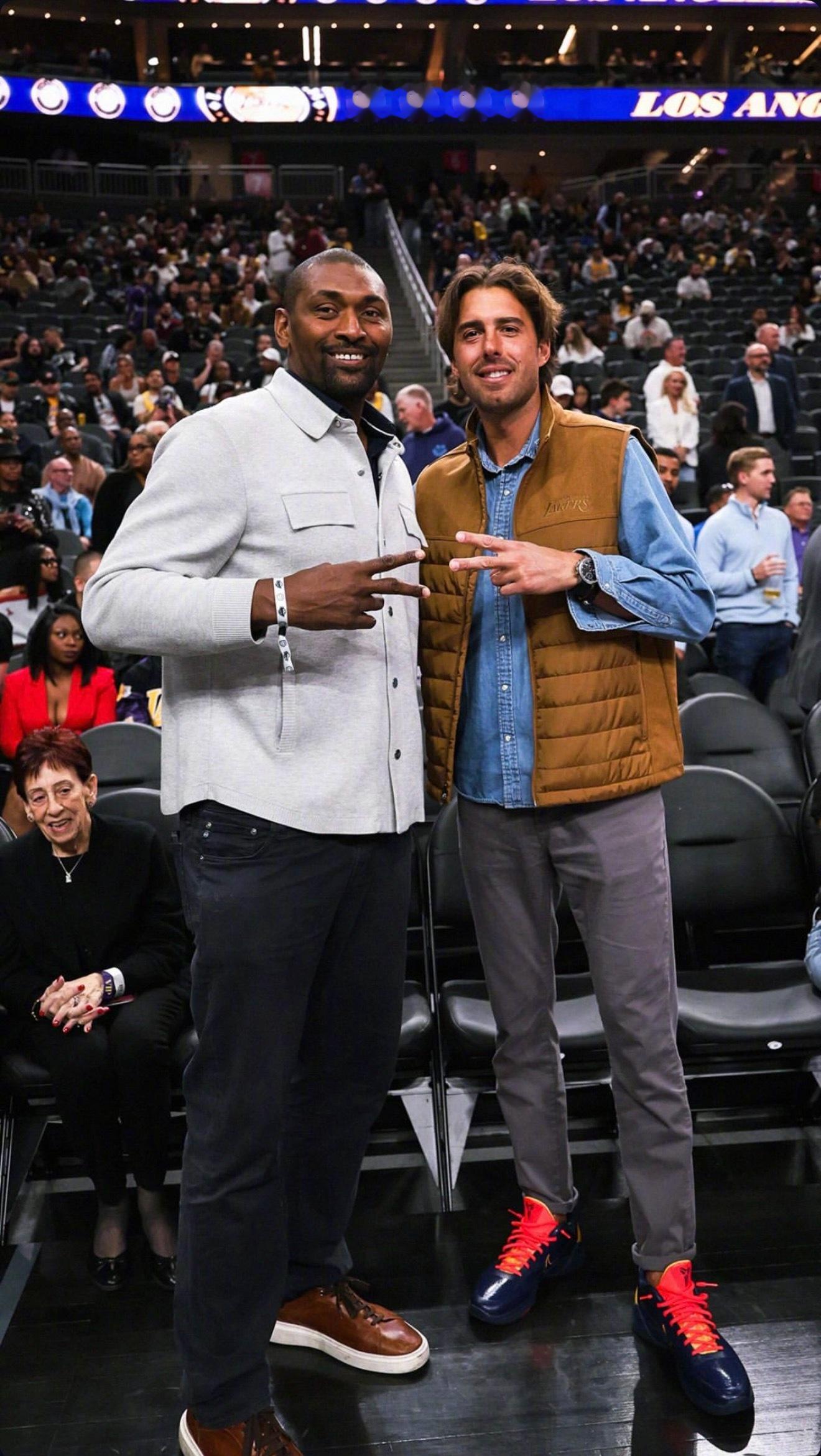 老朋友们来给我们加油啦[哇]独行侠vs湖人NBA季前赛湖人国度洛杉矶湖人[超话]