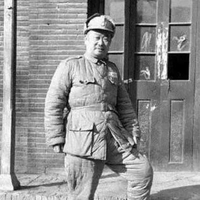 刘峙一生从不抽烟、不喝酒，也不参加赌博，但他却经常利用其太太同所部的军需处长、会