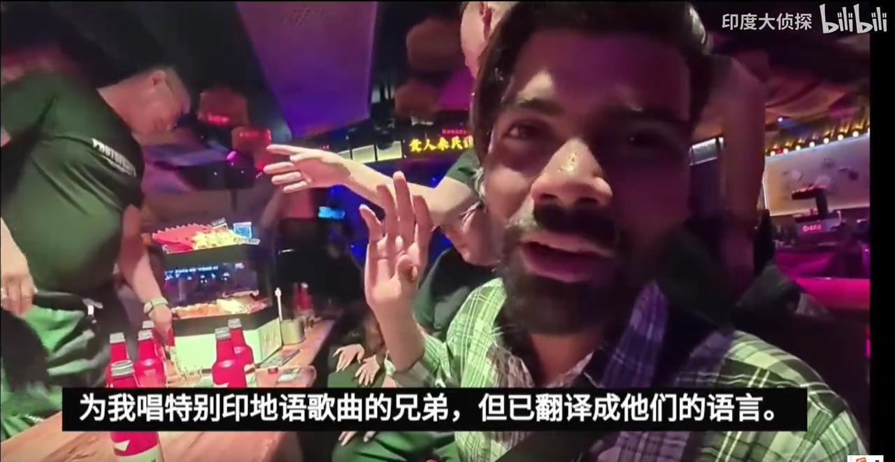 印度“要饭哥”又回来了，揣150块二连浩特躺平！，蹭吃蹭喝蹭，逛酒吧，唱印度歌曲