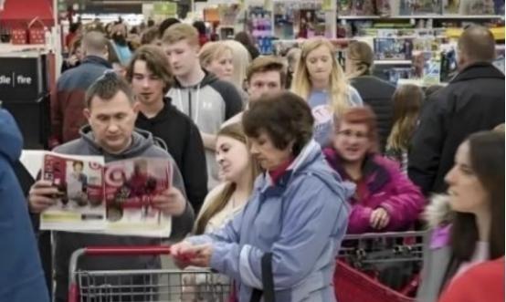 都说美国是消费大国，但中美消费对比后，才发现其中的猫腻。中国的消费总结起来就是：