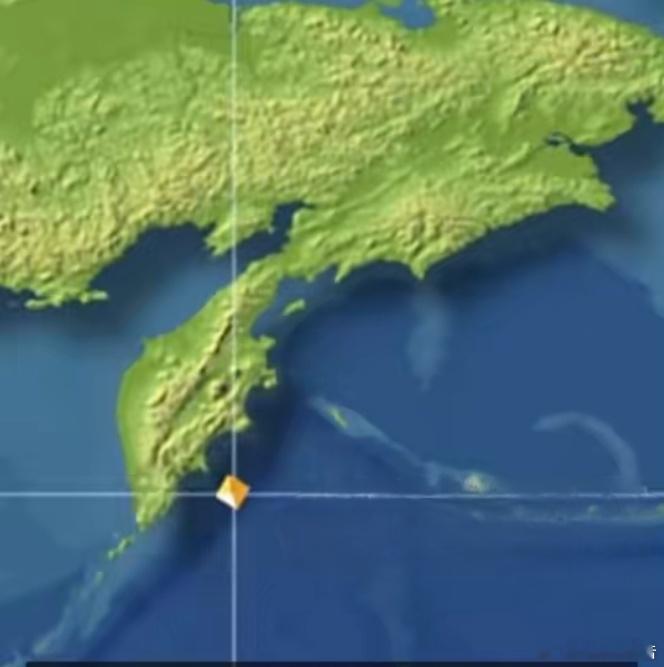 日本海啸日本民众撤离到屋顶躲避海啸怎么多年日本应该被海啸，地震折磨的身心疲惫了，