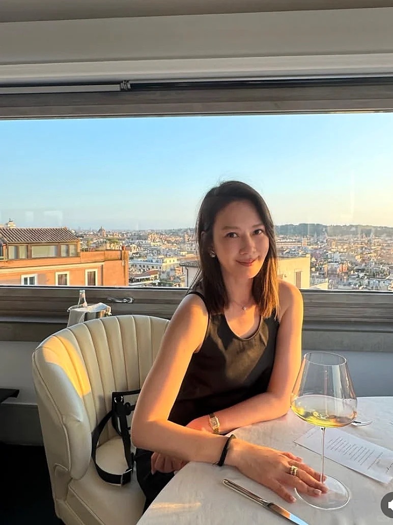 melody否认对服务人员态度不好melody让网友不要刻意抹黑 melody在