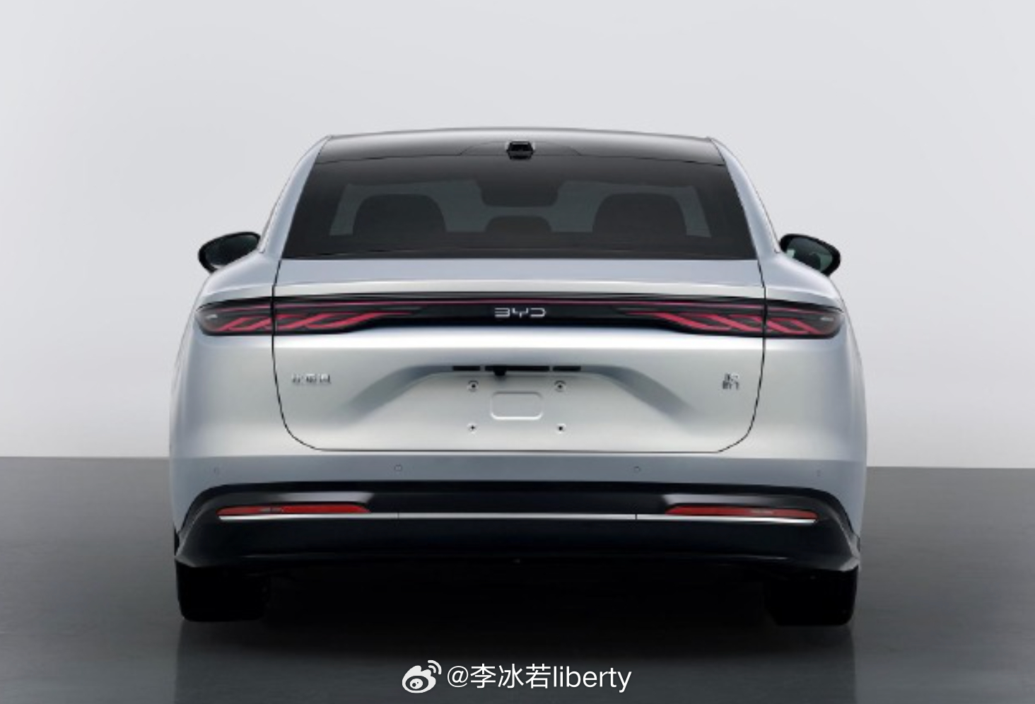 比亚迪的汉 审美疲劳了这不新一代就来了确实跟之前不太是一个风格了感觉这车很宽第一