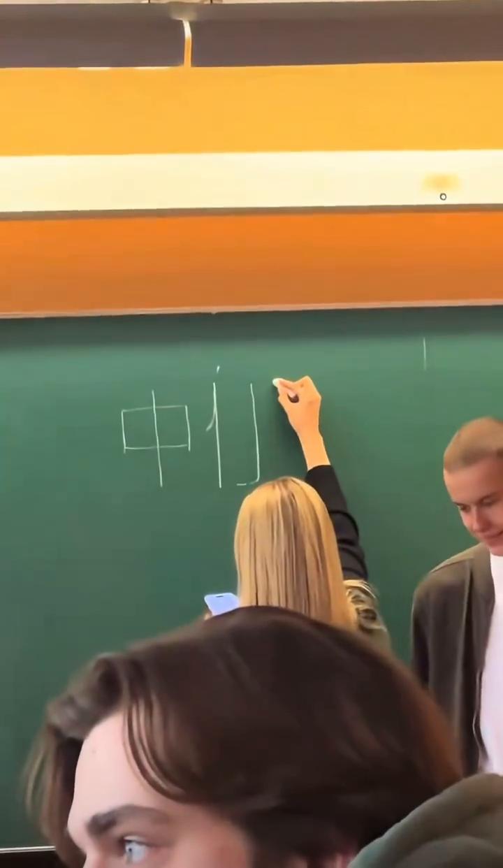 就是俄罗斯欧巴，你让我写，我每一次都坐在了。