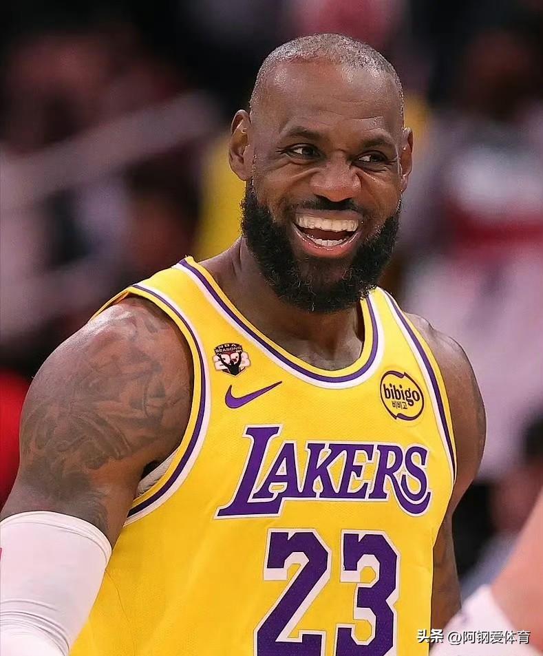 詹姆斯简直神了！

对阵火箭：14中13，30分5篮板2助攻
对阵热火：12中8