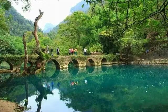 塞鸿秋·人生下半场
浮生半世风尘路，
荣华名利皆虚度。
浮沉风雨皆参悟，
人情世
