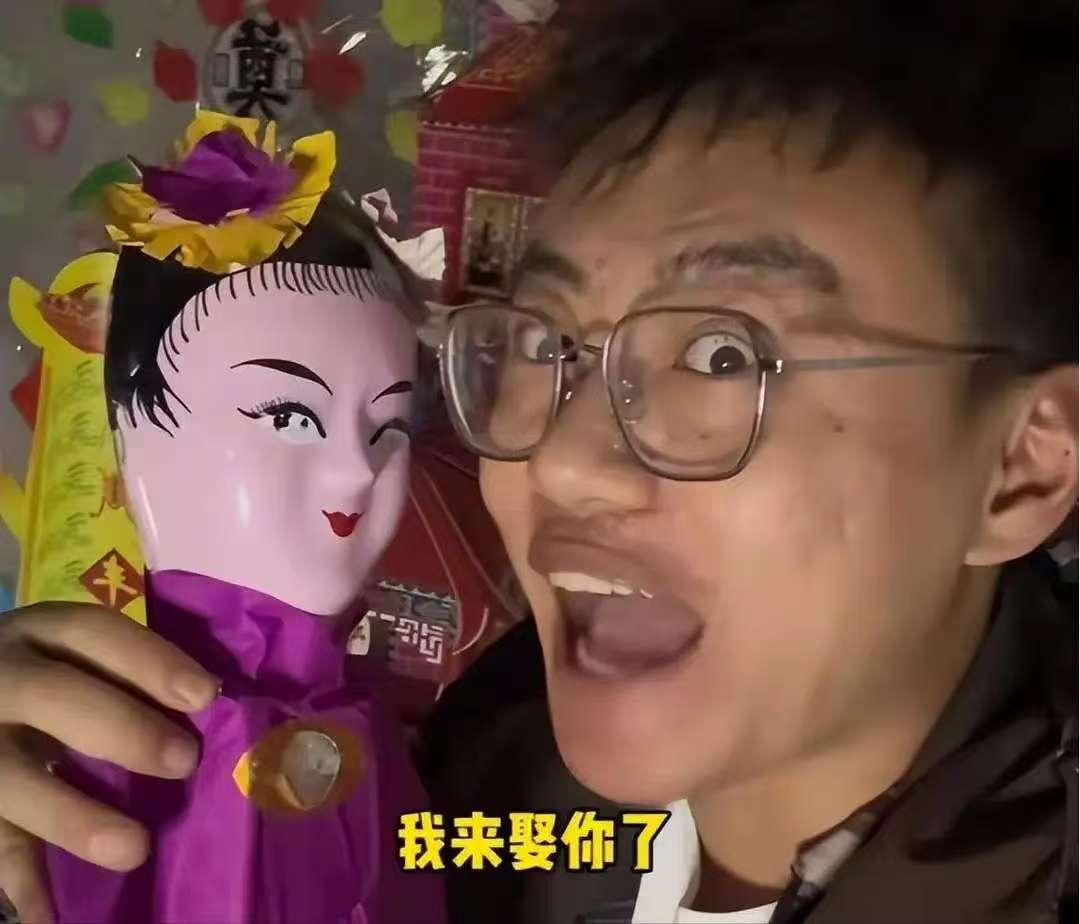 结阴婚，砸神像，睡坟头号称全网八字最硬的男人，如今面色太吓人
2023年6月27