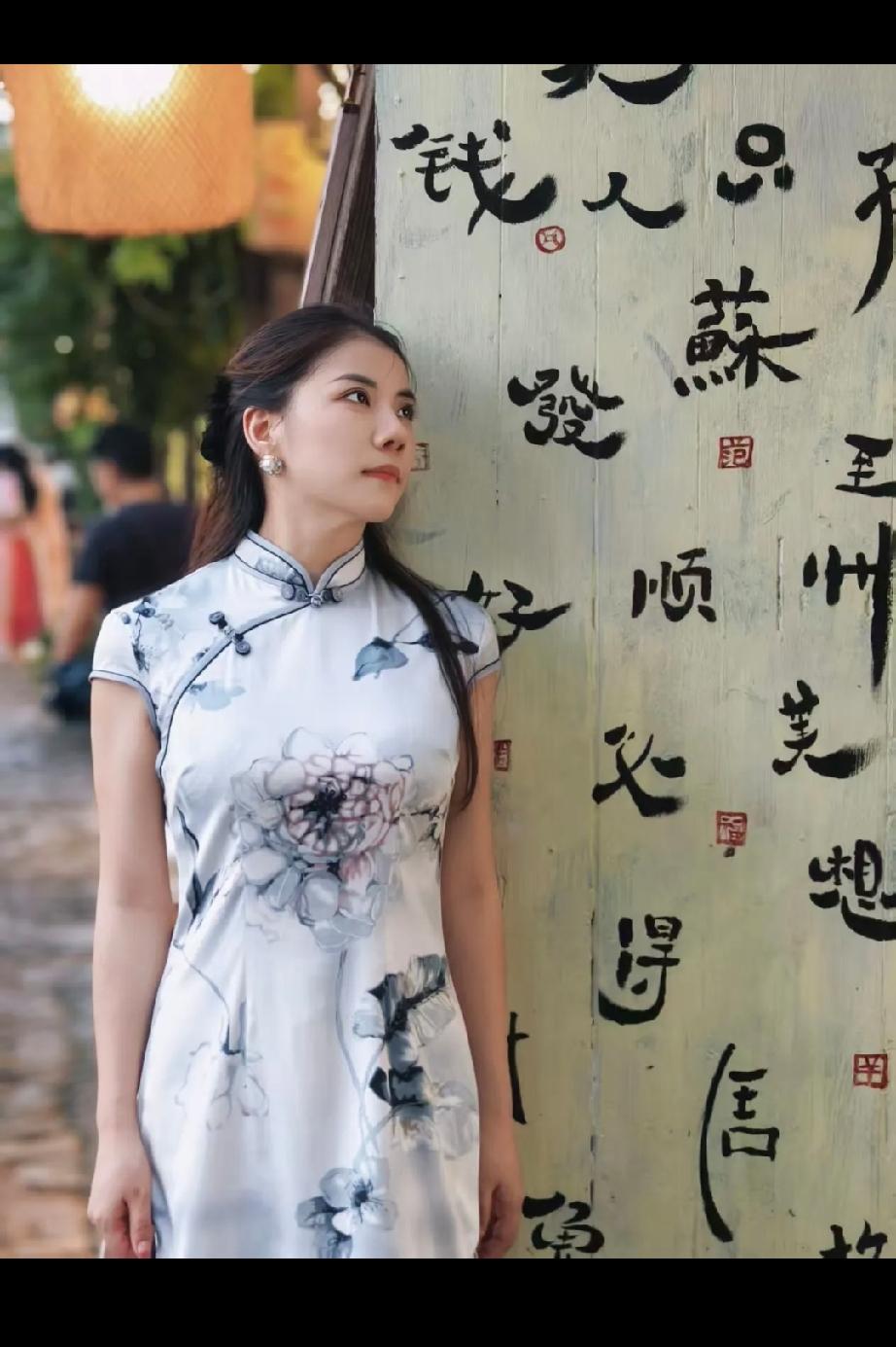 古典美和现代美，两种截然不同风格穿搭，你喜欢哪一款呢？美女究竟能有多美 少女和少