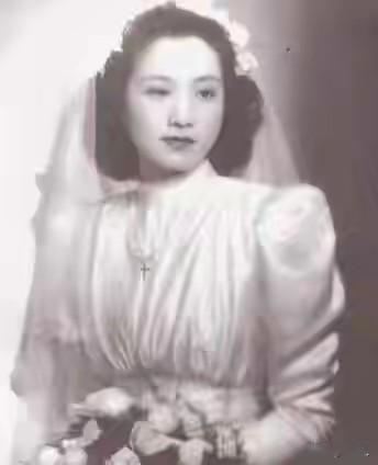 慕尔堂一场朴素婚礼，成就一段风雨相守的学界传奇
 
1948年的冬天，上海的风又