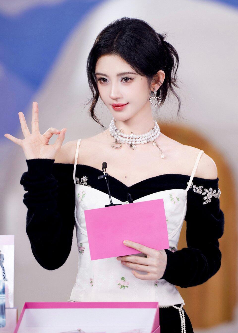 星光大赏阵容官宣 你期待谁❓女明星：鞠婧祎  孟子义  田曦薇男明星：檀健次  