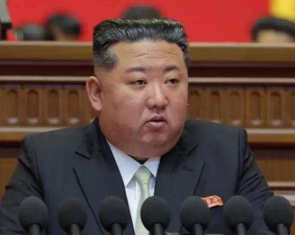 近期，朝鲜半岛局势因金正恩的强硬表态再度陷入紧张漩涡。
据朝中社及《劳动新闻》报