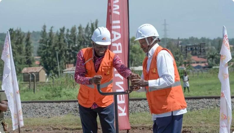 肯尼亚和乌干达总统庆祝中国援建铁路延伸段竣工 ：铁路年运营收入 1.65 亿美元