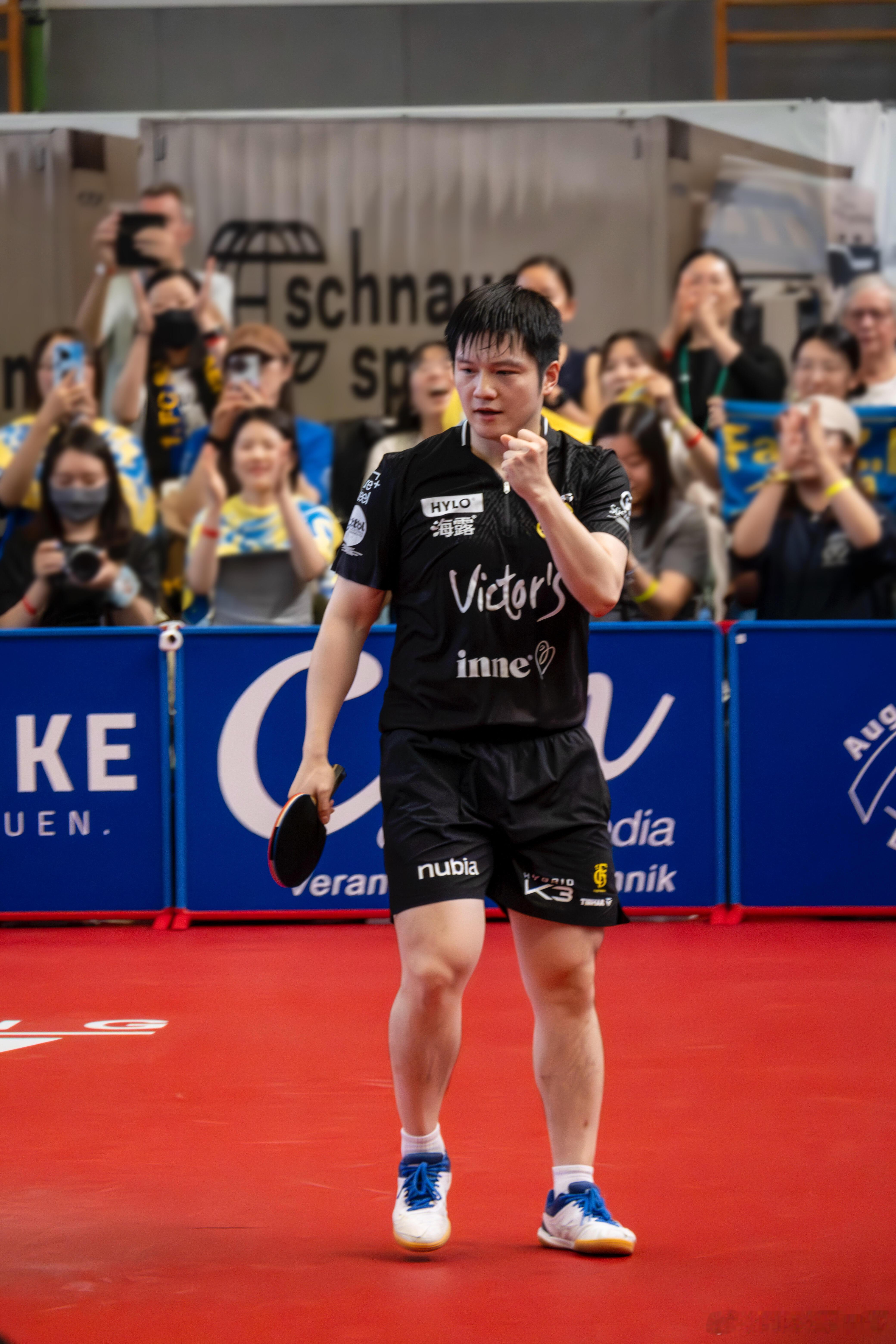 樊振东身上有一种气质，是内敛的，是经历沉淀后自然流露出的强者气场。 ​​​