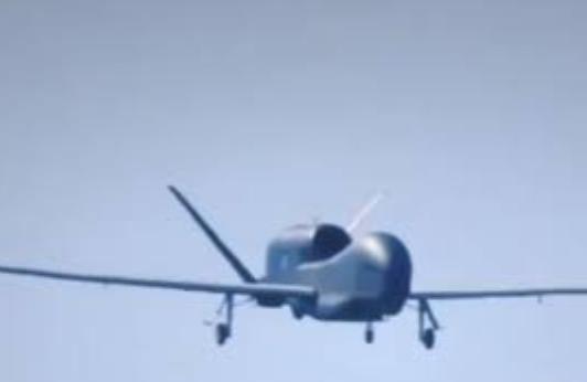 2026年9月15日，日本空自一架RQ-4B全球鹰无人机从青森县三泽基地起飞，在