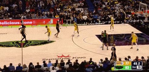 就是这一抢断，吹响了湖人反攻的号角，而这一抢断绝对是詹姆斯对赛场的把控，顶级球商