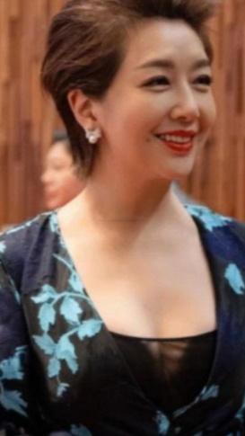 《浪姐7》正使劲儿邀江珊来参加呢，看现在这情况，她来的可能性挺大，两边正商量着档