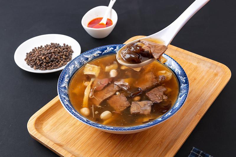 每个地方都有一道别人不理解的菜家人饭桌上最期待的一顿饭看《热浪之外》被刘震云老师