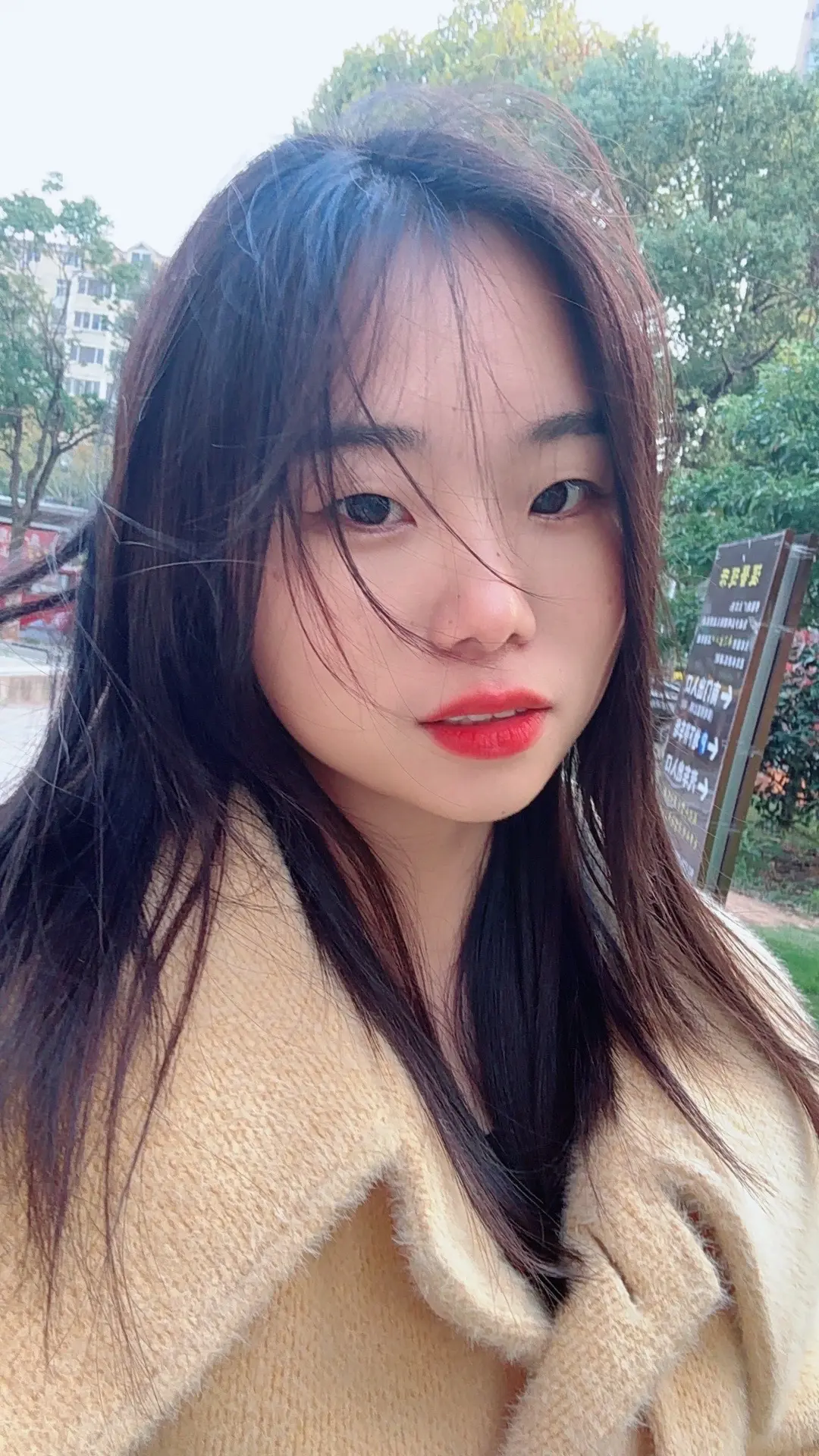 跟任何人较劲都是在消耗自己  有些牢笼是自己给自己  所有无能为力的事...