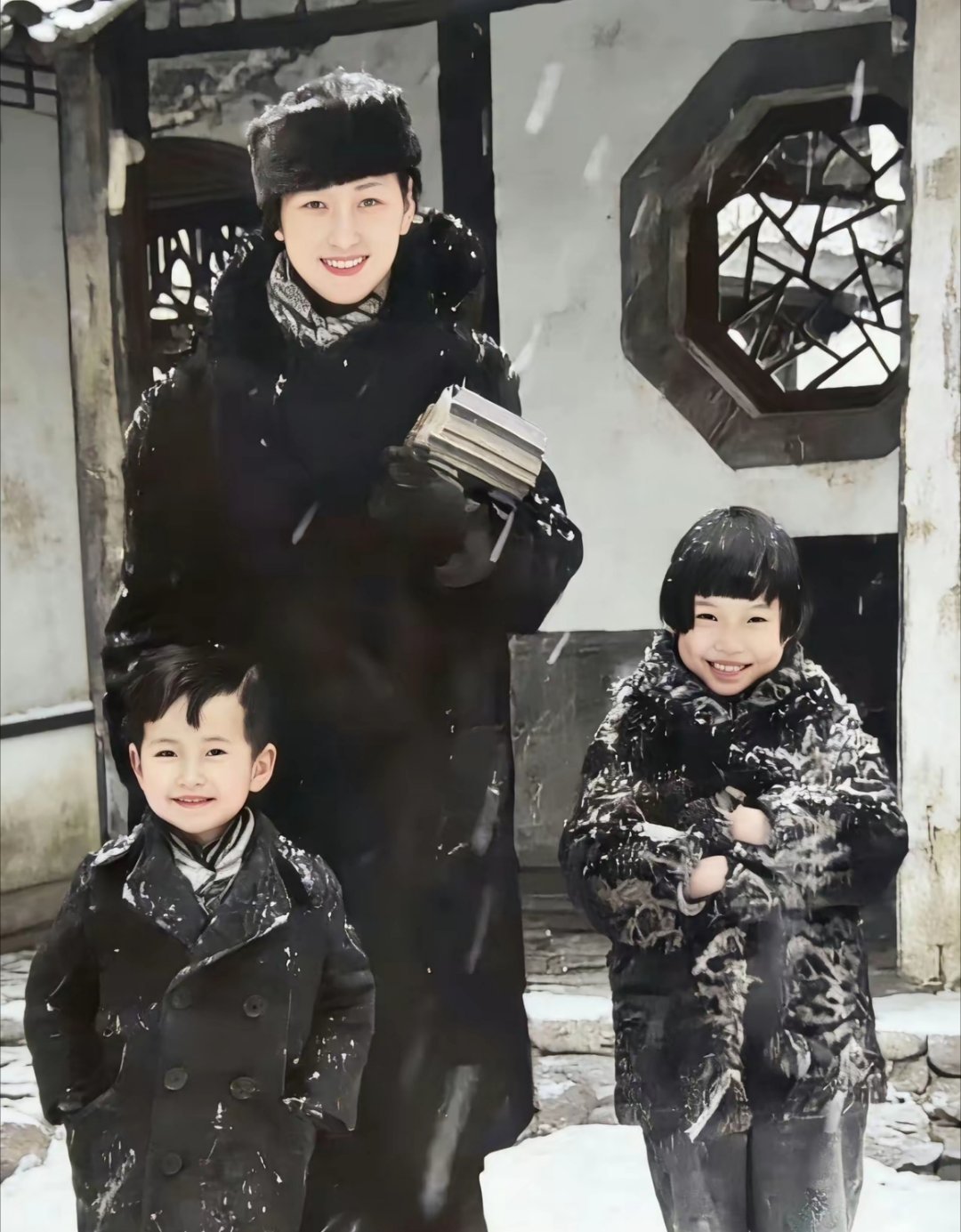 1936年，32岁林徽因与孩子们刚出家门，梁思成就拍下了这照片。历史 三明