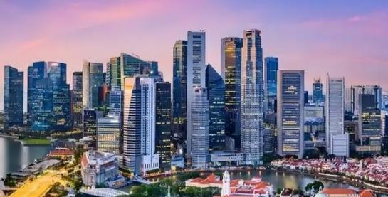 短短五年，香港和新加坡的经济差距被拉开了一大截。

2019年香港GDP3660