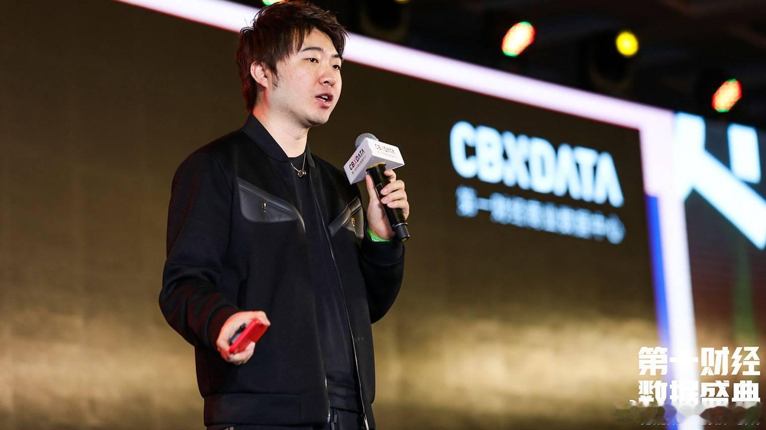 吴彤直播道歉综艺导演吴彤又上热搜了，这次不是因为新节目开播，而是直播道歉。作为《